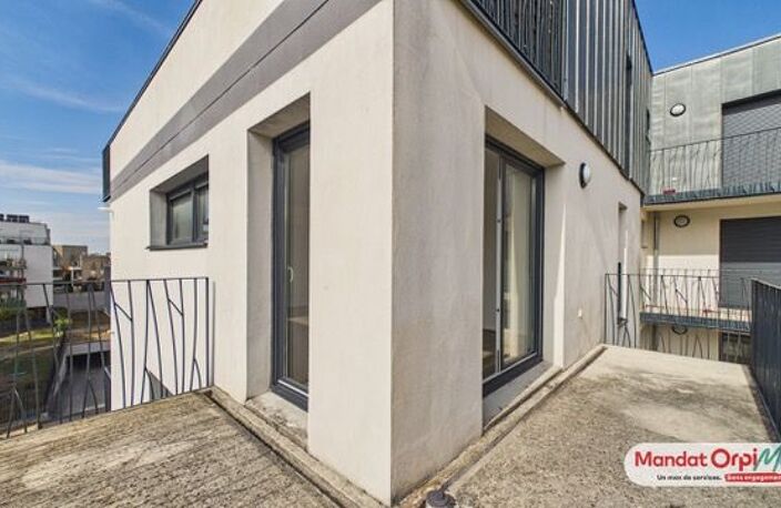 REIMS centre, immeuble récent, appartement de type 3 avec 2 terrasses, 2 chambres, Parking — photo 2