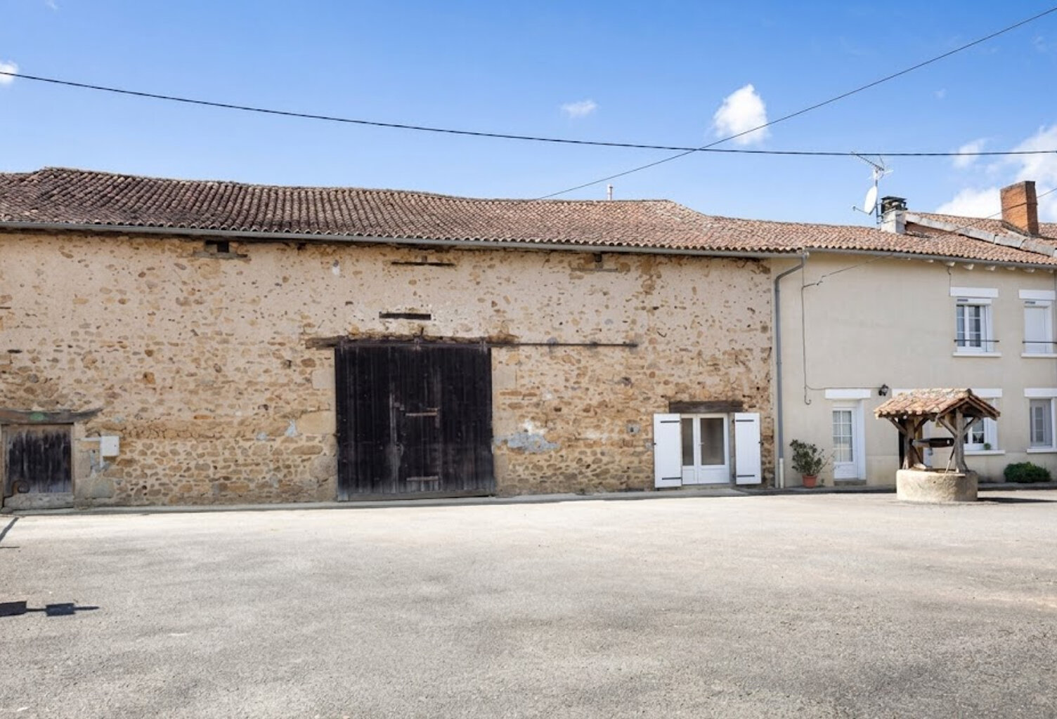 ENSEMBLE IMMOBILIER DE CARACTERE - 3 MAISONS, 2 GRANGES ET 1 PATIO - UN PROJET UNIQUE A IMAGINER — photo 1