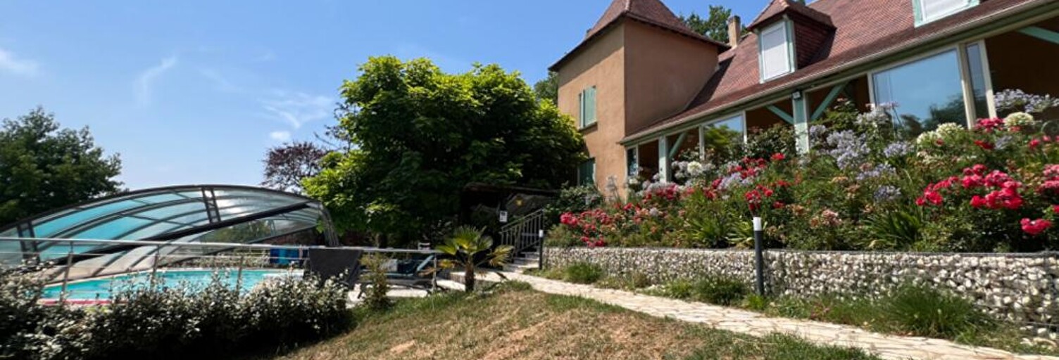 Maison 9 Pièces 200 m² à vendre à Saint-Cyprien (24220)