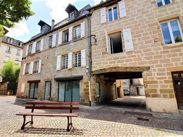 444 000 Euros - Brive centre : Maison de caractère 230m² avec ASCENSEUR, TERRASSE, 2 GARAGES + local/apt indépendant — photo du bien