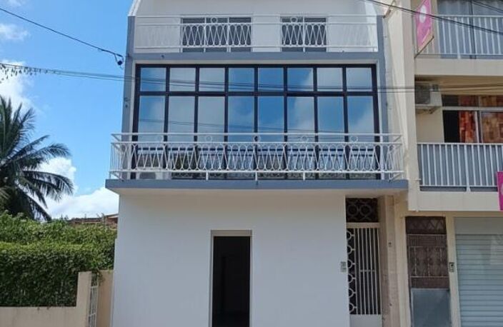 Immeuble Le Robert 7 pièce(s) 212,34  m2 IMMEUBLE À FORT POTENTIEL | LOCAL LOUÉ + HABITATION À CRÉER | — photo 3