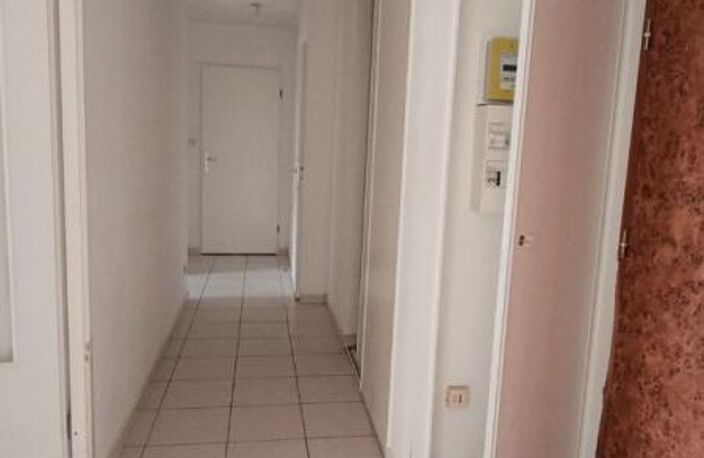 BESANCON Quartier Mallarmé - Appartement T 3 de 62 m2 environ, fonctionnel avec terrasse, cave et place stationnement couverte — photo 3