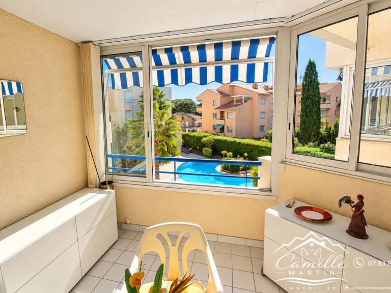 SAINT-RAPHAËL - BOULOURIS - APPARTEMENT 2/3 PIÈCES AVEC LOGGIA, PISCINE ET GARAGE DOUBLE - PLAGES ET PORT À PIED — photo 1