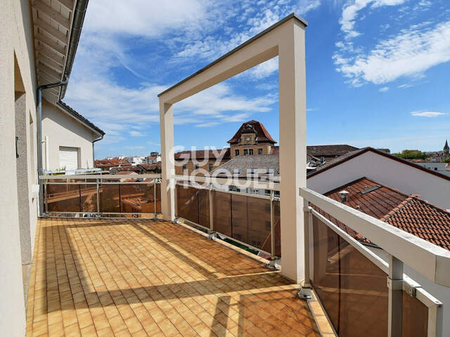 MONTCHAT-  Dernier étage, appartement T6 de 133 M² , GRANDE TERRASSE VUE DÉGAGÉE, Lyon 3ème (69003) — photo du bien