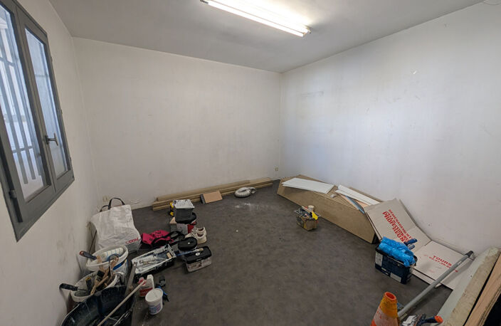 Garage - Entrepôt - Tours Centre — photo 3