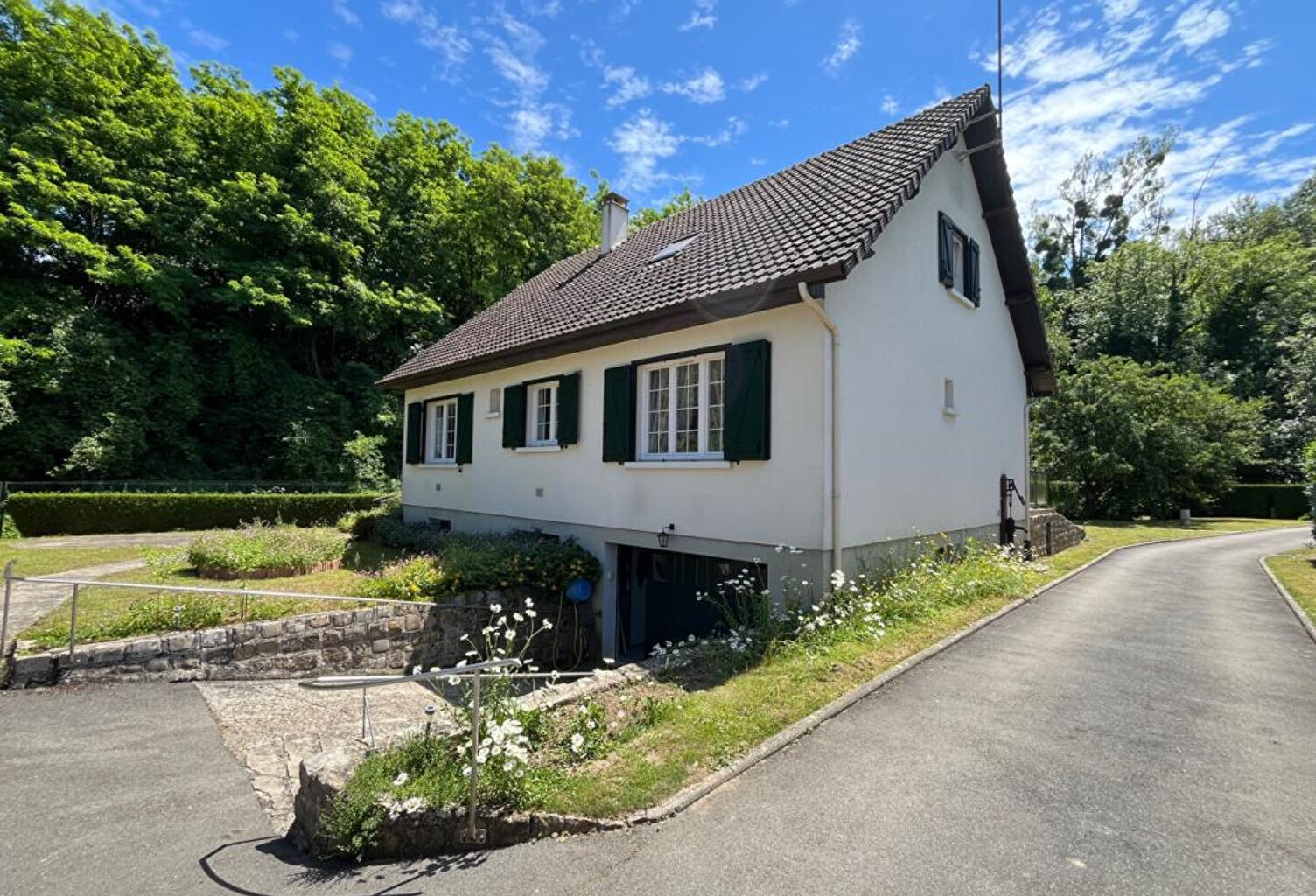 Maison à Noyon 6 pièce(s) 139m²  - Sous-Sol et jardin — photo 1