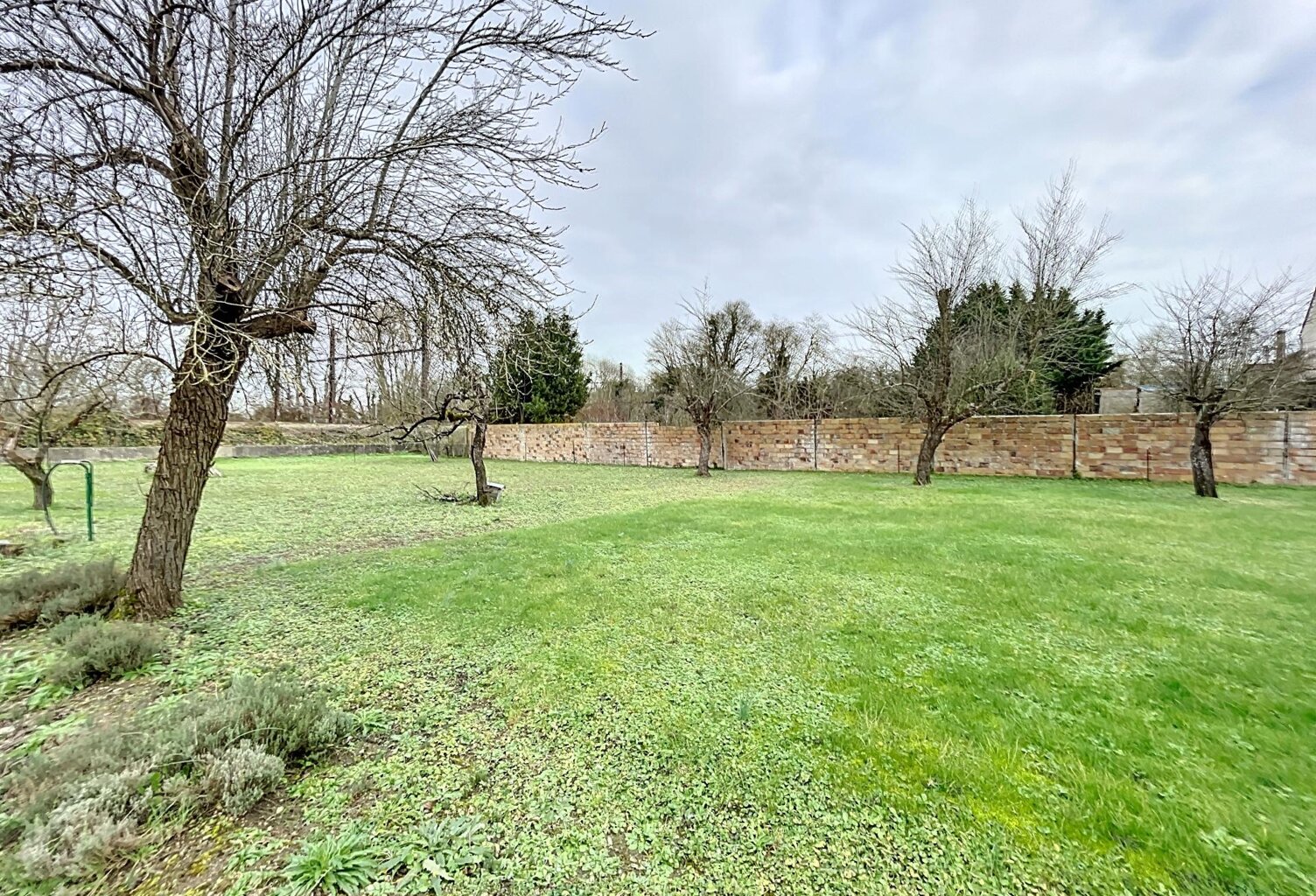 Situé à Champigny (89340) — photo 1