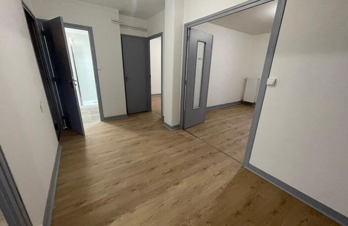 Location appartement 3 pièces 60 m² à Valence (26000) — photo 3