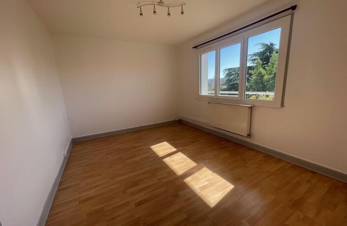 Location appartement 1 pièce 26 m² à Bourg-lès-Valence (26500) — photo 3