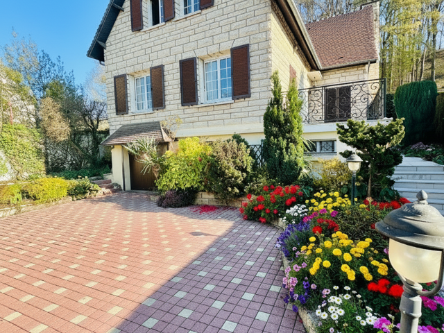 Vente Maison/villa 9 pièces — photo du bien