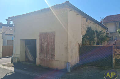 Garage  49520 €