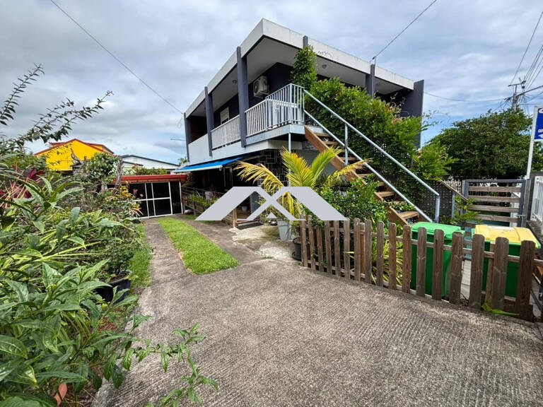 Villa F4 130 m² + T2 Petite Ile — photo 1