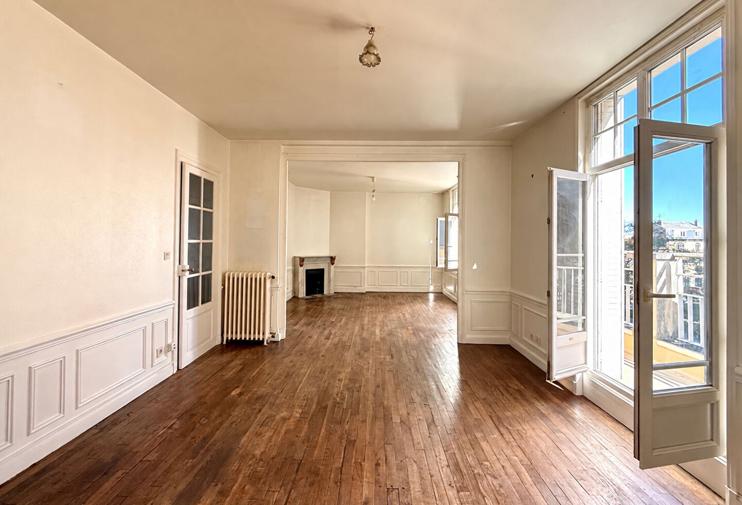 APPARTEMENT T5 AVEC BALCON SUR CATHEDRALE - PLACE ROYALE — photo 1