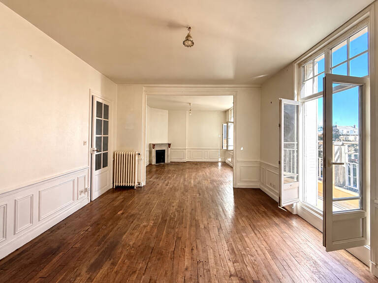 APPARTEMENT T5 AVEC BALCON SUR CATHEDRALE - PLACE ROYALE — photo 1