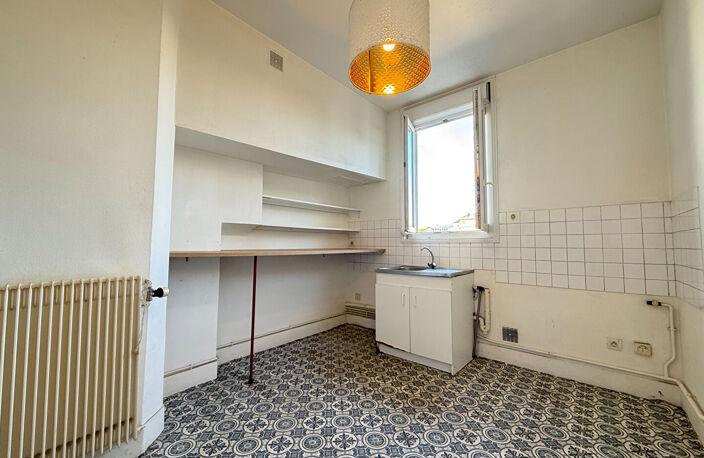 APPARTEMENT T5 AVEC BALCON SUR CATHEDRALE - PLACE ROYALE — photo 4