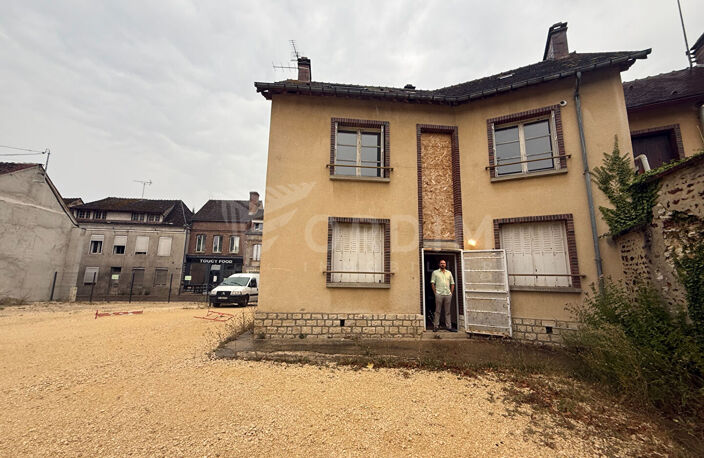 Immeuble Toucy  hyper centre - 11 pièces  -162.82 m2 sur trois niveaux — photo 3
