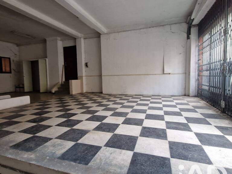 Vente Garage 370 m&sup2; — photo 1