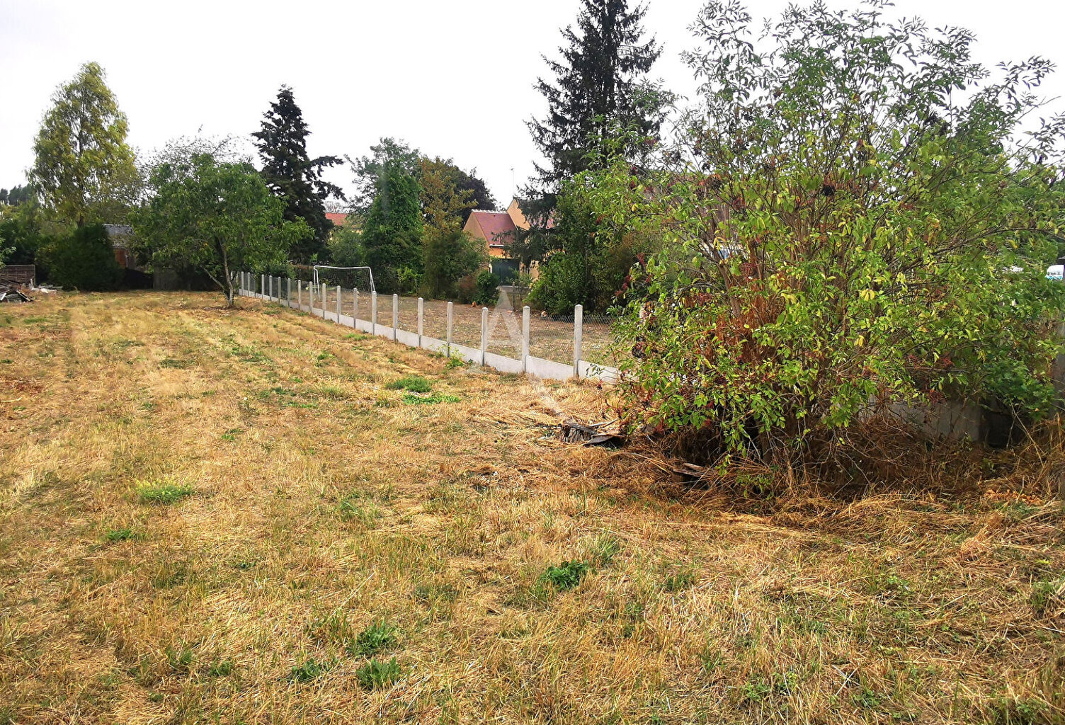 Terrain constuctible de 755 m² — photo 1