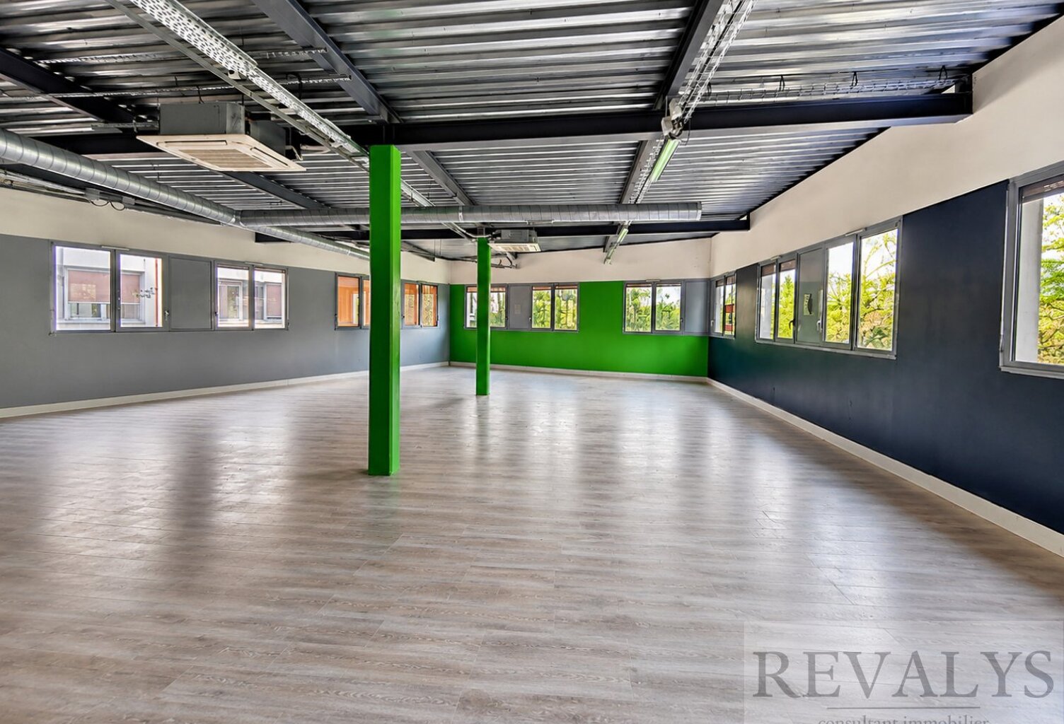 Local commercial — photo 1