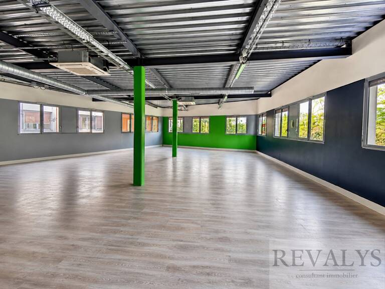 Local commercial — photo 1
