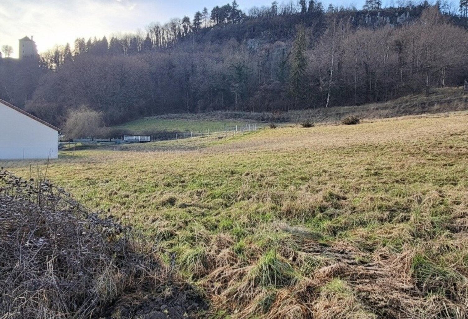 Terrain constructible dans un écrin de verdure — photo 1