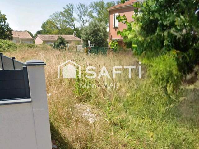 Terrain 400m2 viabilisé à bâtir au centre — photo du bien