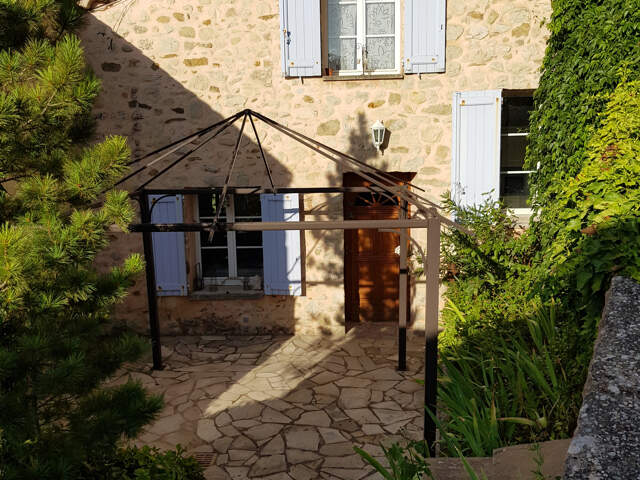 Maison de village avec terrasses — photo du bien