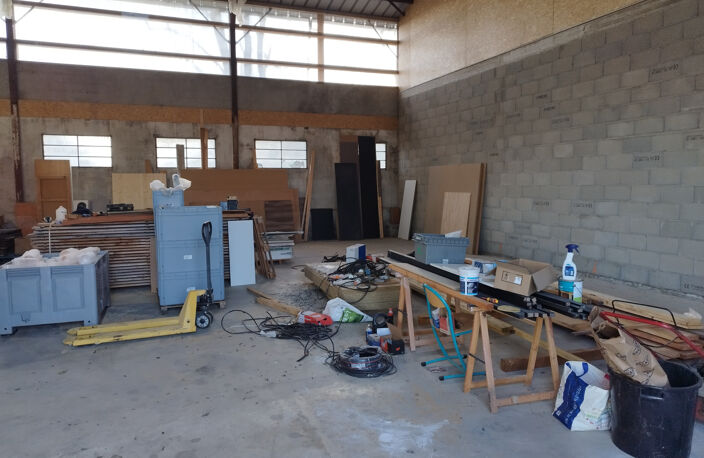 10 MN MONTBRISON LOCAL DE 220 M2 AVEC PARKING ET ACCES CAMIO — photo 3