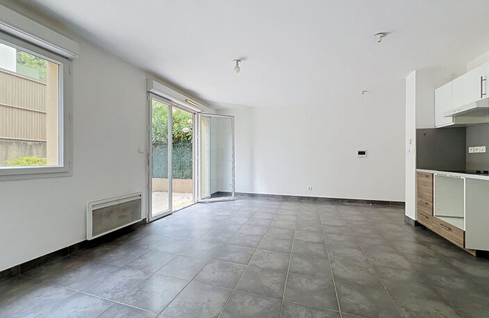 T2 AVEC TERRASSE, JARDIN & DOUBLE BOX - LES CAMOINS — photo 3