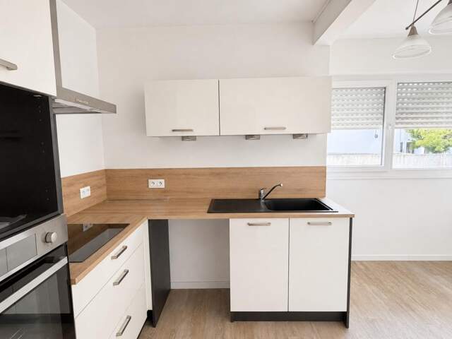 APPARTEMENT CLIMATISÉ AVEC TERRASSE - CENTRE VILLE — photo du bien