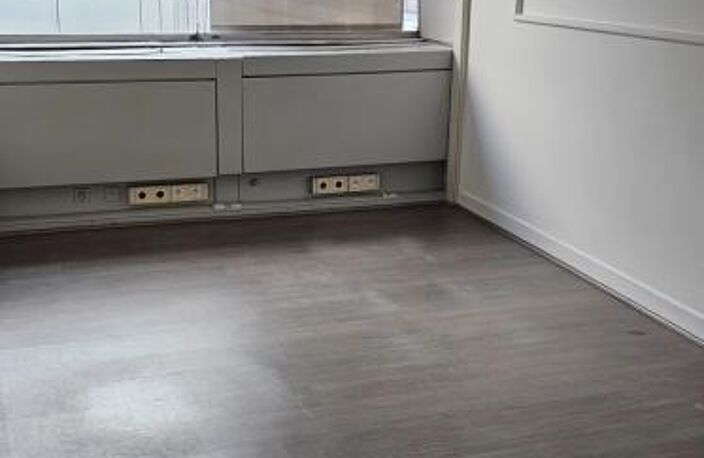 Bureau de 14 m2 à louer à Cergy Préfecture — photo 2