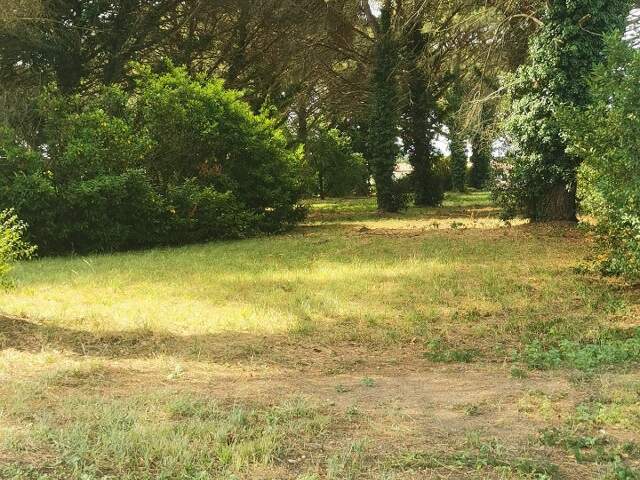 Terrain à bâtir à Saint-Maixant (33490) — photo du bien