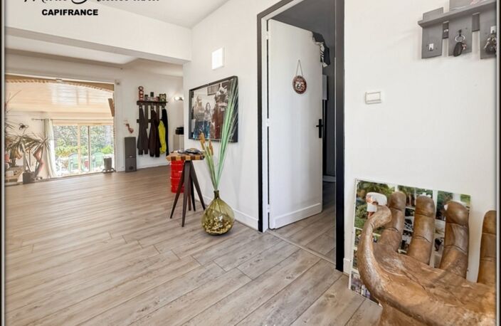 AUBIAC – Maison 185 m² – Terrain +4 000 m² – Piscine couverte – Garage 70 m² — photo 2