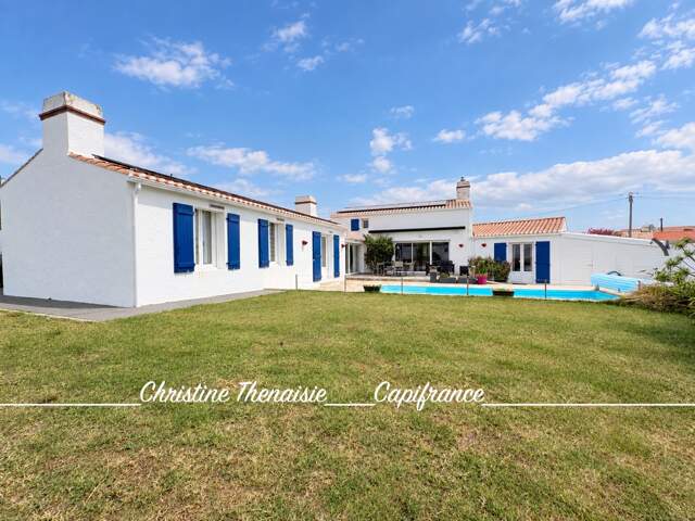 Maison à vendre 6 pièces 4 CHAMBRES - PISCINE CHAUFFEE - GARAGE - TERRAIN  SAINT GILLES CROIX DE VIE (85) — photo du bien