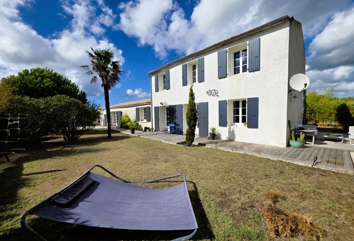 ILE D'OLERON (17), A Vendre Très belle Longère rénovée 194m², édifiée au calme en cœur de village sur terrain 1.047m² — photo 1