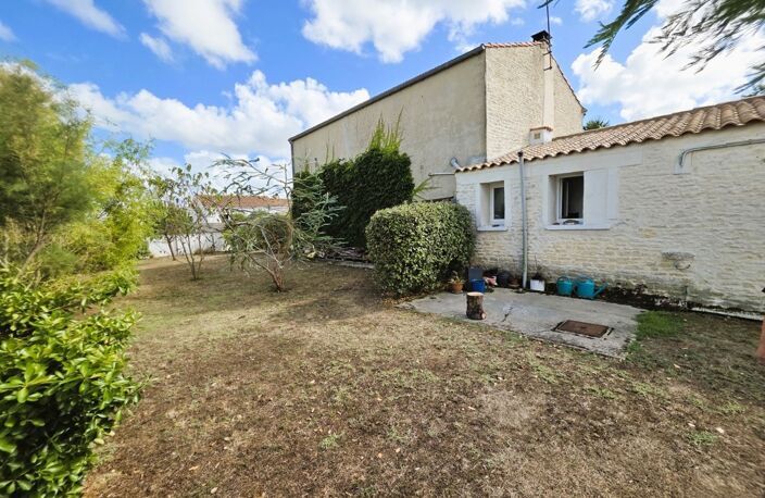 ILE D'OLERON (17), A Vendre Très belle Longère rénovée 194m², édifiée au calme en cœur de village sur terrain 1.047m² — photo 3