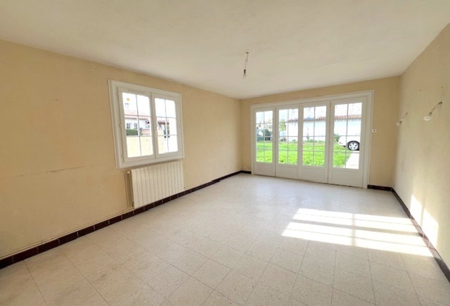 Maison à vendre 6 pièces SAINTES (17) — photo 1
