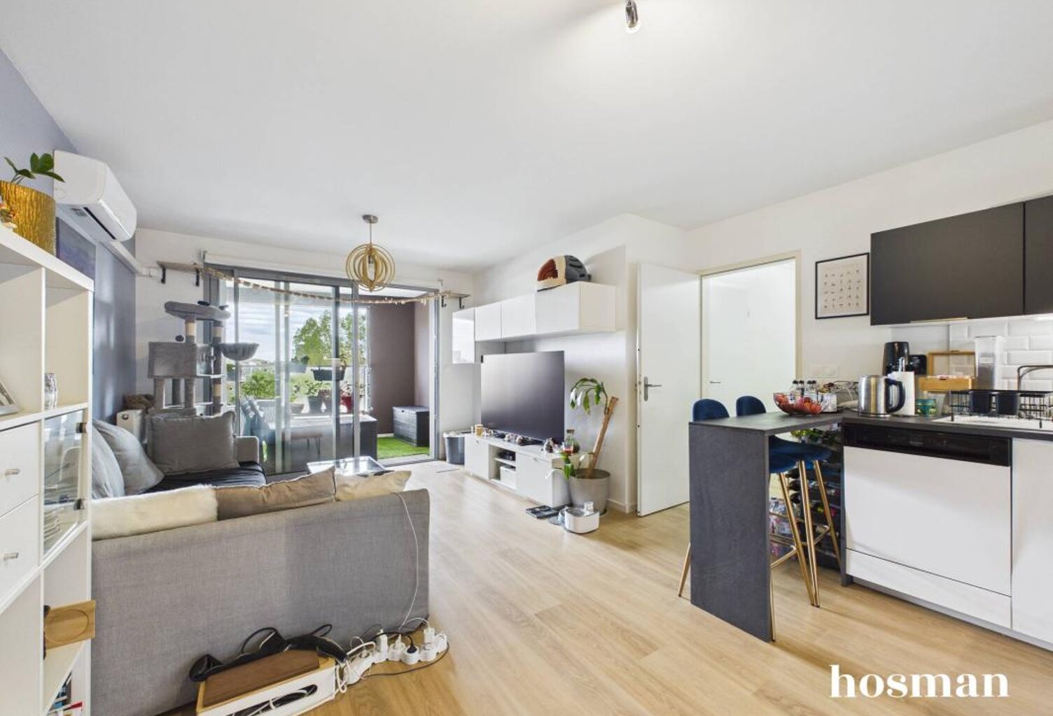 3 pièces de 67 m² avec loggia et parking (En sus) - Cours Louis Fargue, Bordeaux — photo 1