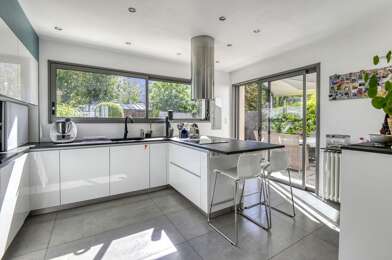 Maison 8 pièces 740025 €