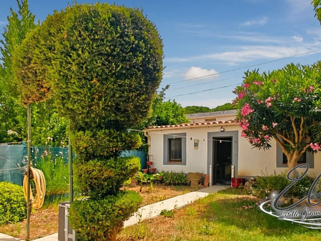 Maison rénovée 3 chambres avec jardin clos et deux places de parking — photo du bien
