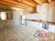 Maison de caractère traversante avec terrasse, atelier et vaste garage — photo 2