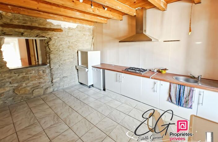 Maison de caractère traversante avec terrasse, atelier et vaste garage — photo 2