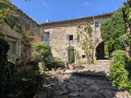 Dept 84 - Goult - Ravissante et atypique propriété en pierre — photo 3