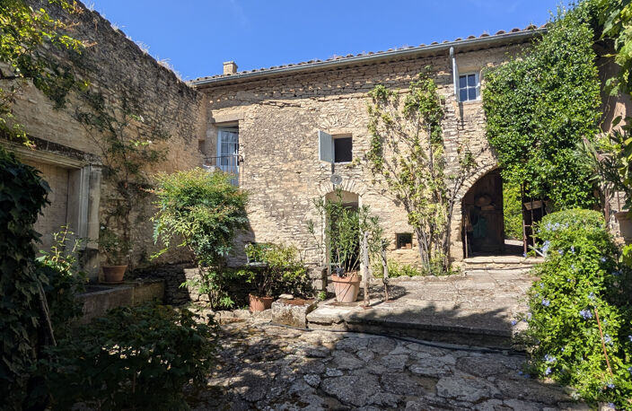 Dept 84 - Goult - Ravissante et atypique propriété en pierre — photo 3