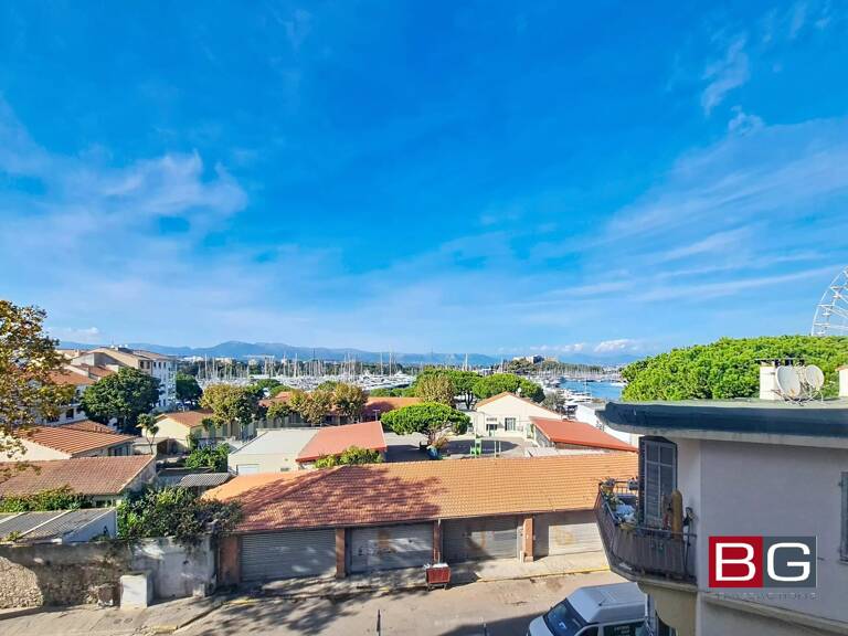 APPARTEMENT STUDIO MEUBLE A L'ANNEE - ANTIBES VIEILLE VILLE — photo 1