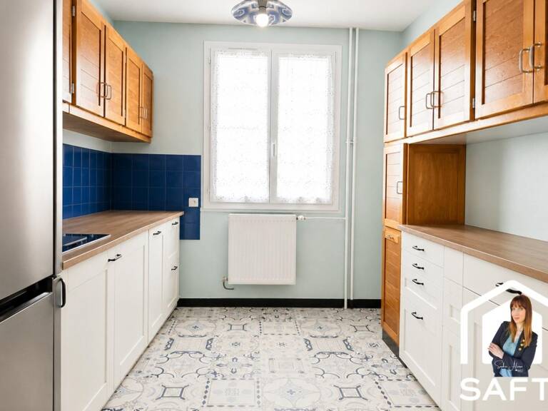 Appartement T3 lumineux avec balcon  70 m²  Parking privé — photo 1