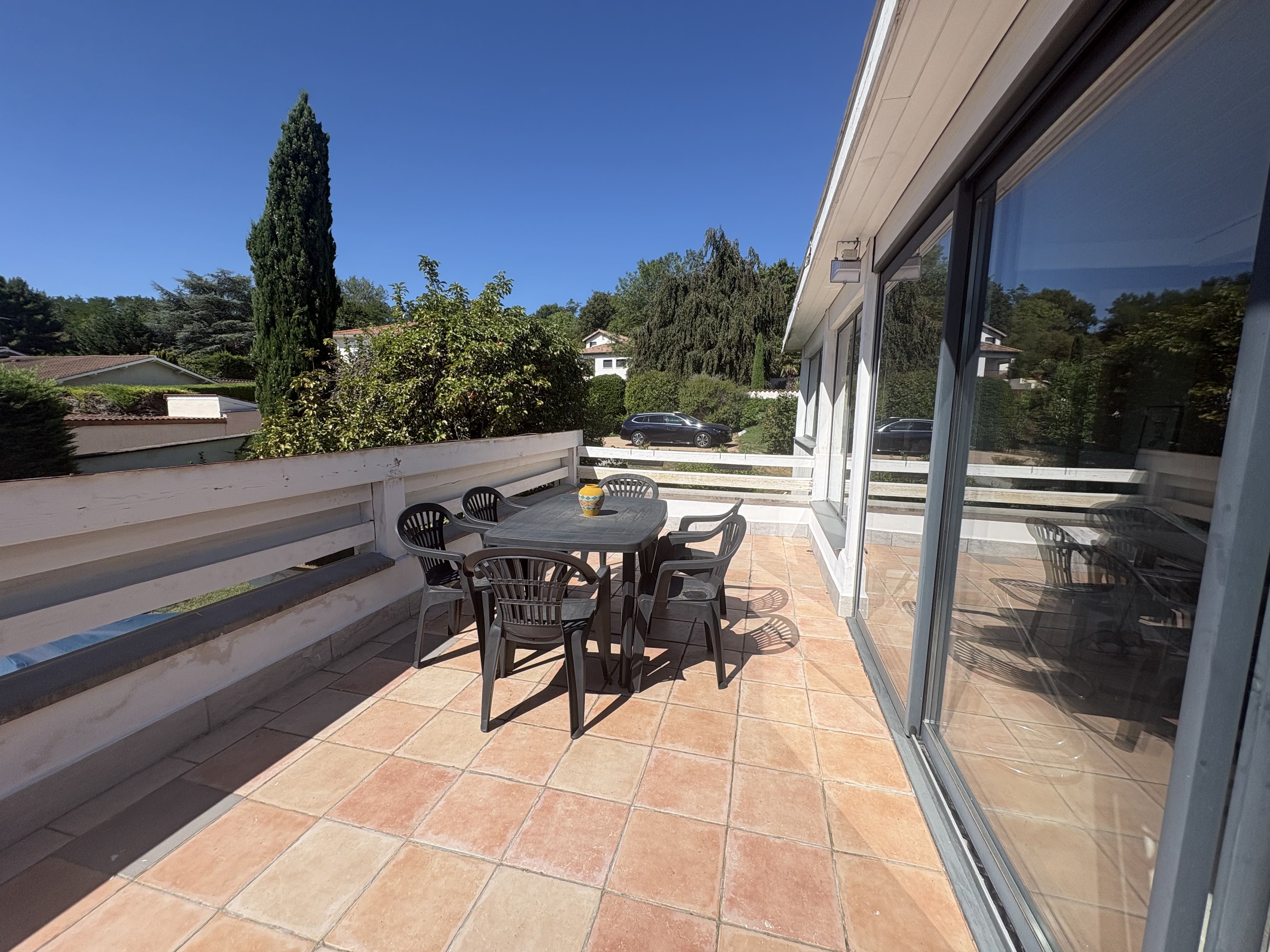Villa 7 pièces avec grand jardin et piscine