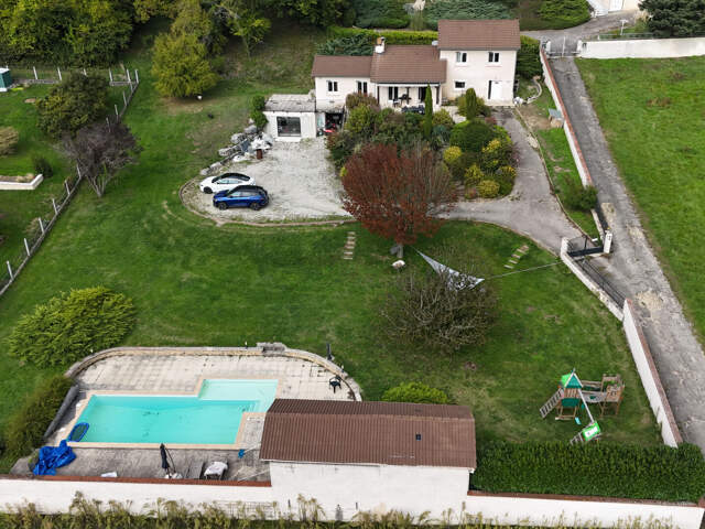 Grande maison familiale avec piscine et 6 chambres, à 20 mn de Bourgoin — photo du bien