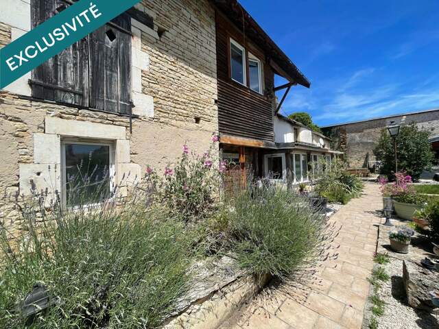 Maison familiale a renover dans un village de charme — photo du bien