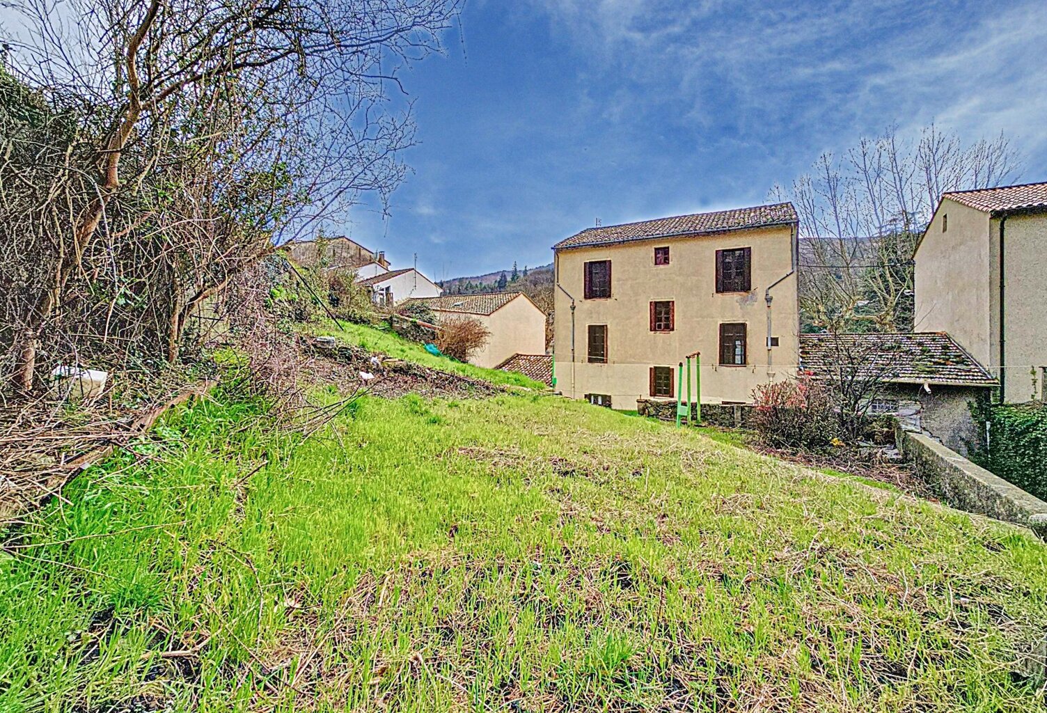 Superbe maison de maître à fort potentiel au cœur de Graissessac ! — photo 1